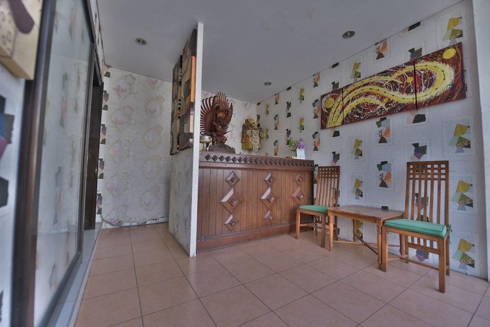 Sandat Hotel Kuta Кута Екстериор снимка