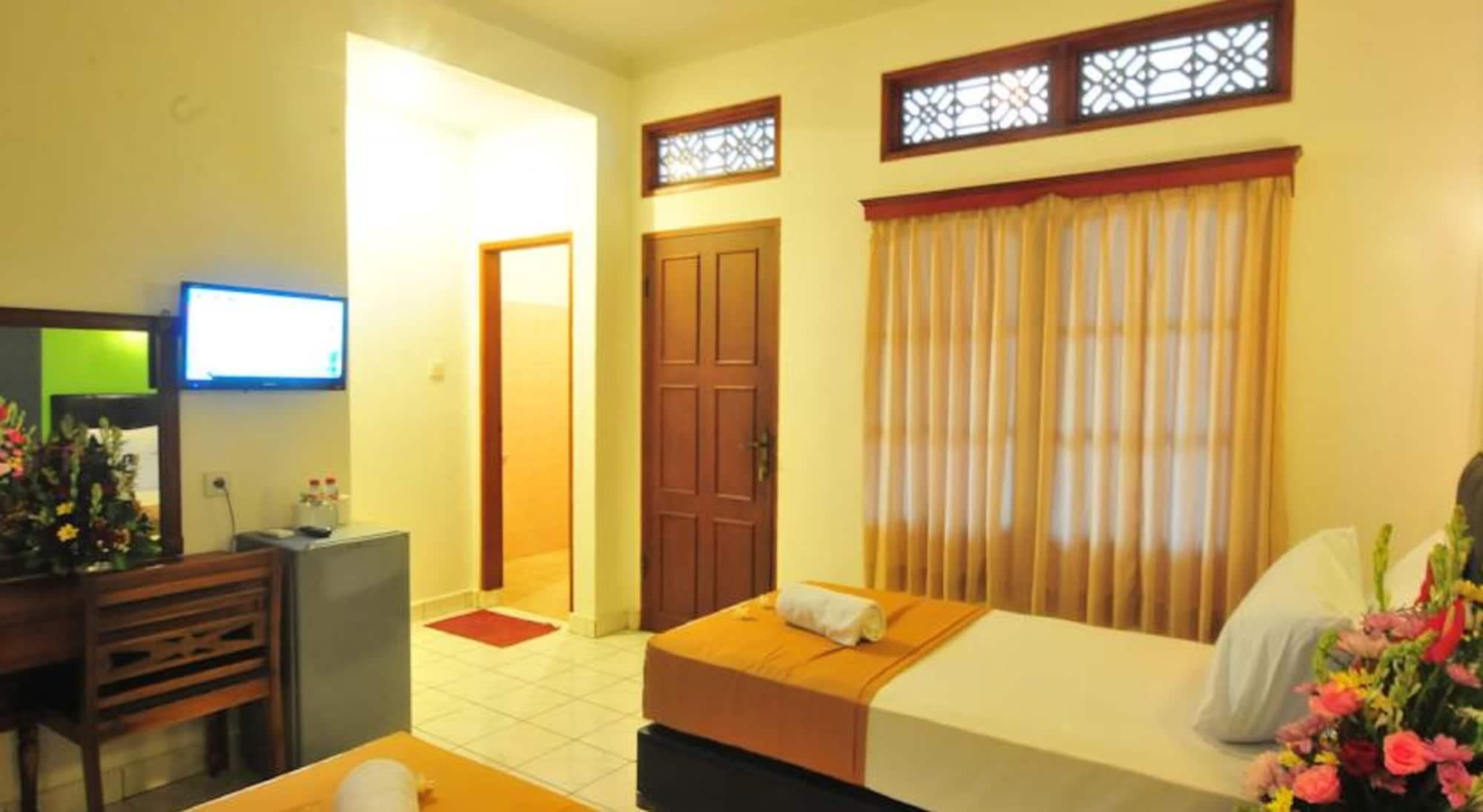 Sandat Hotel Kuta Кута Екстериор снимка
