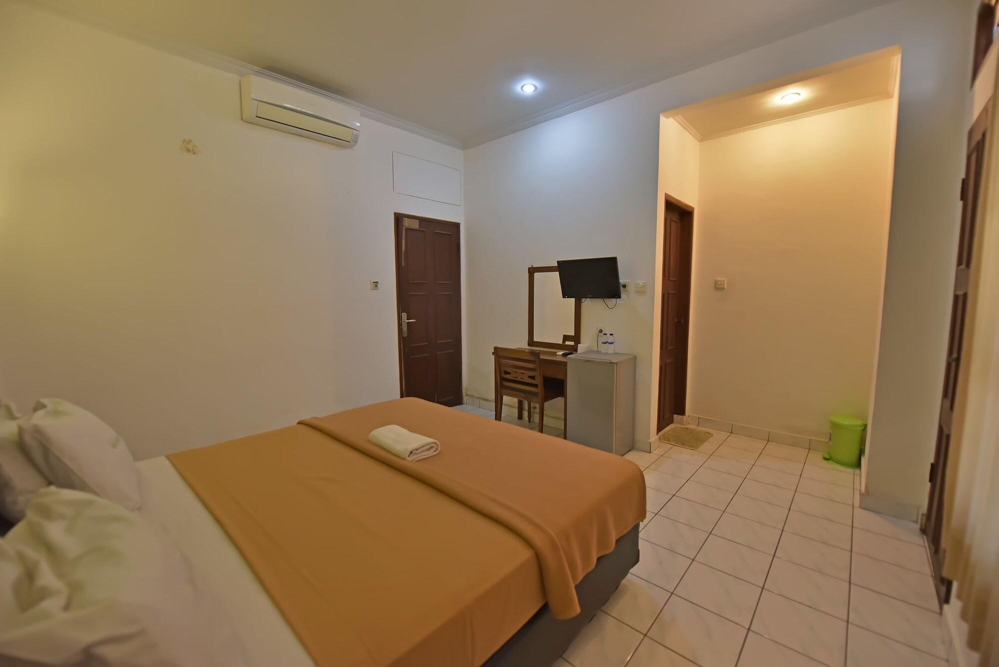 Sandat Hotel Kuta Кута Екстериор снимка