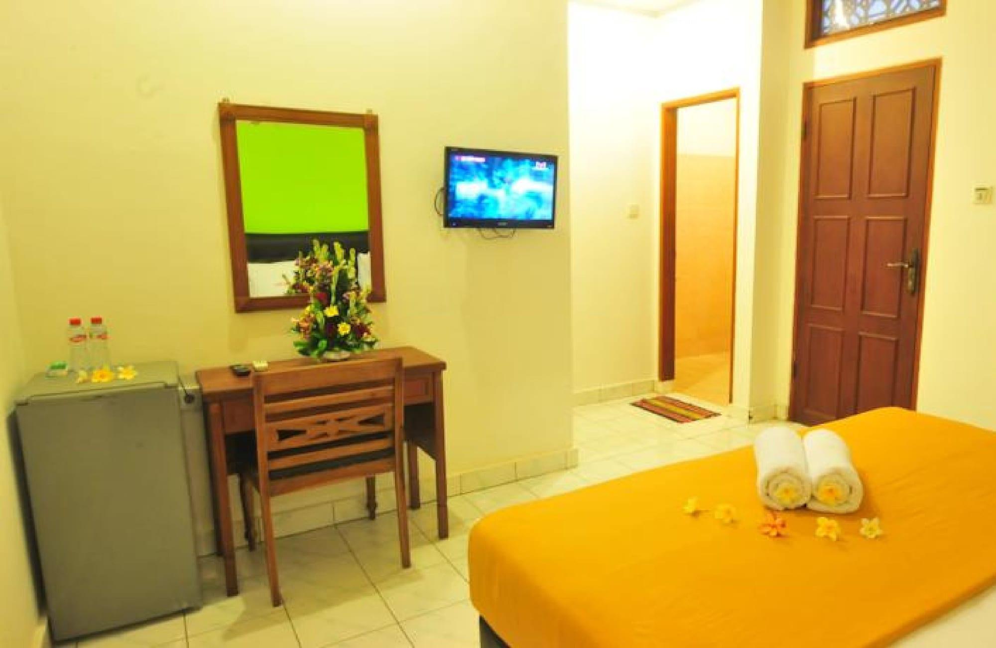 Sandat Hotel Kuta Кута Екстериор снимка