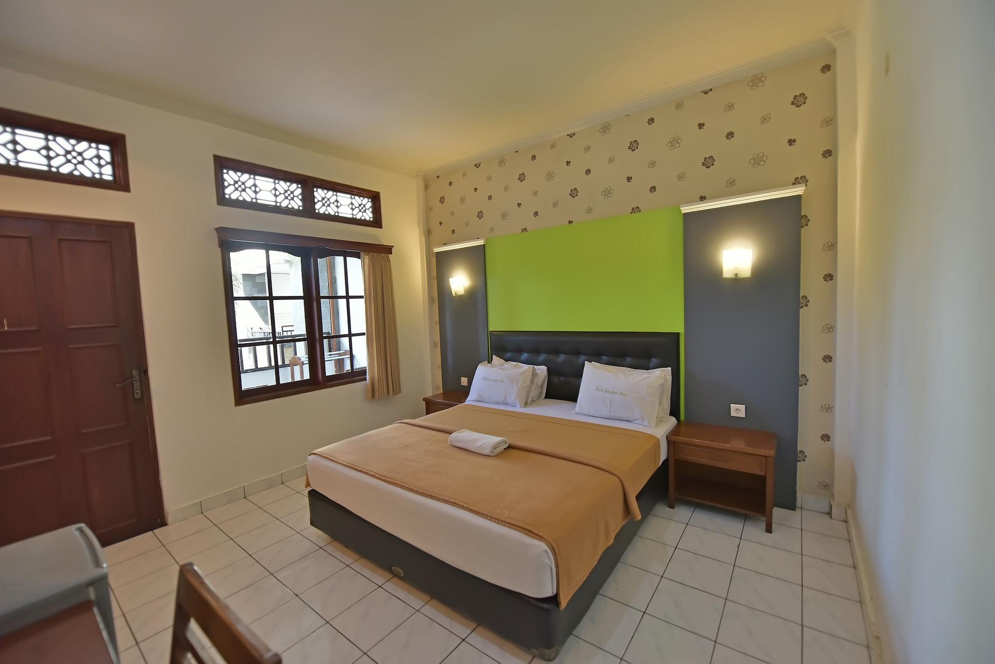 Sandat Hotel Kuta Кута Екстериор снимка
