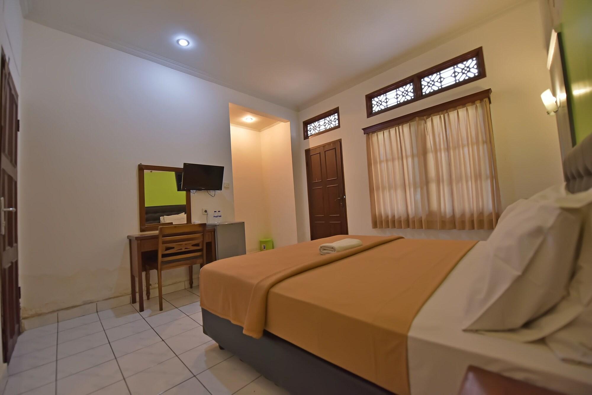 Sandat Hotel Kuta Кута Екстериор снимка