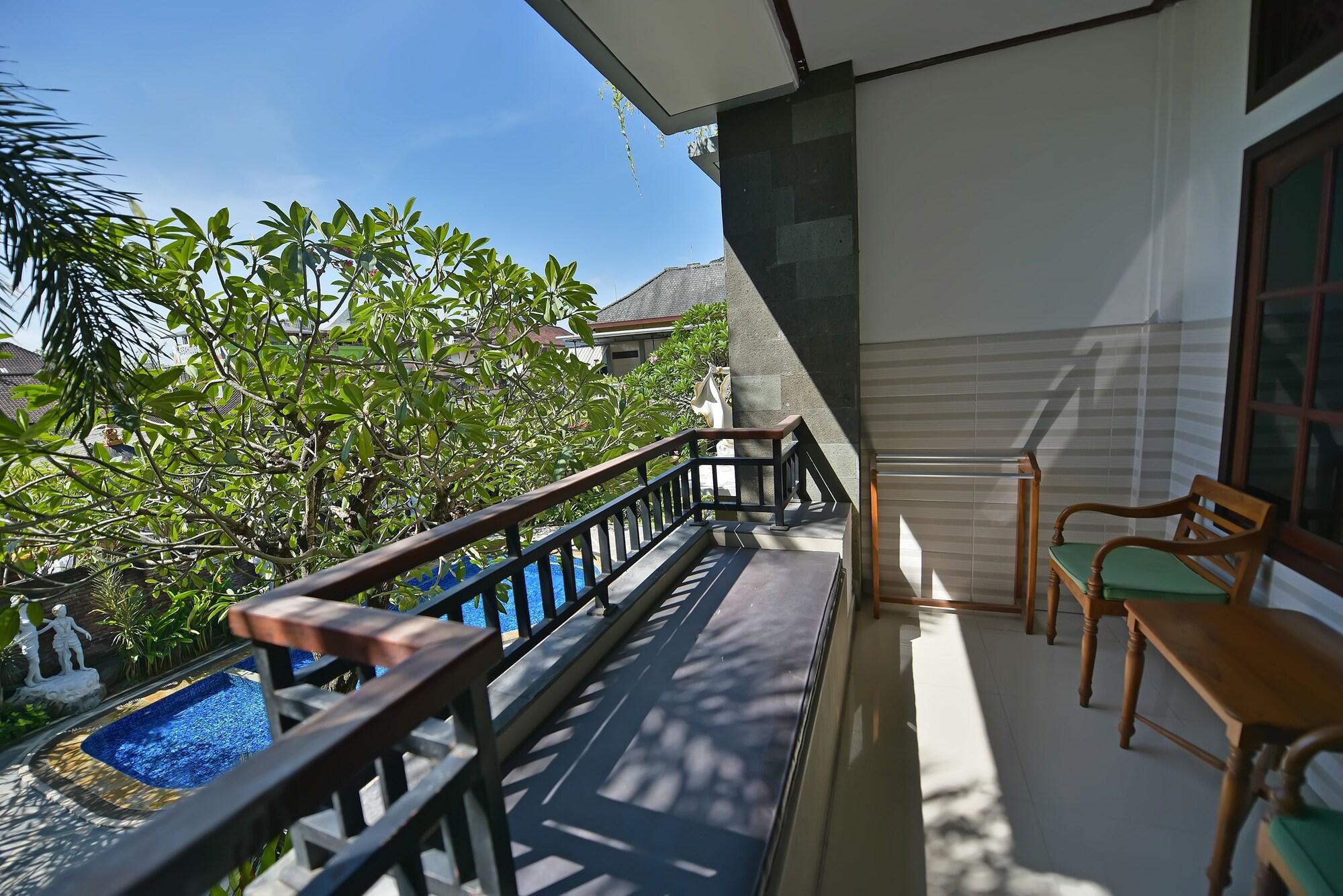 Sandat Hotel Kuta Кута Екстериор снимка