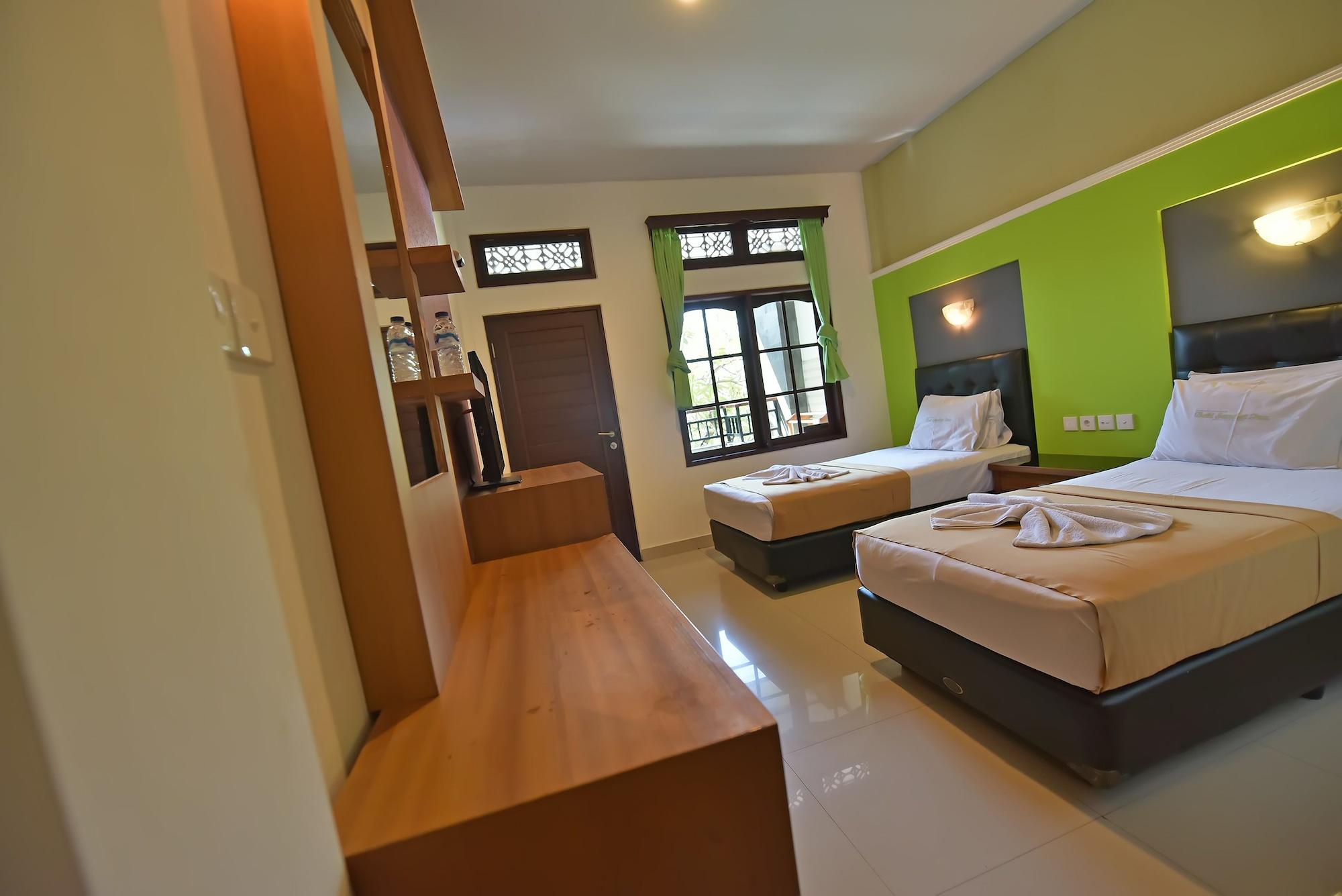 Sandat Hotel Kuta Кута Екстериор снимка