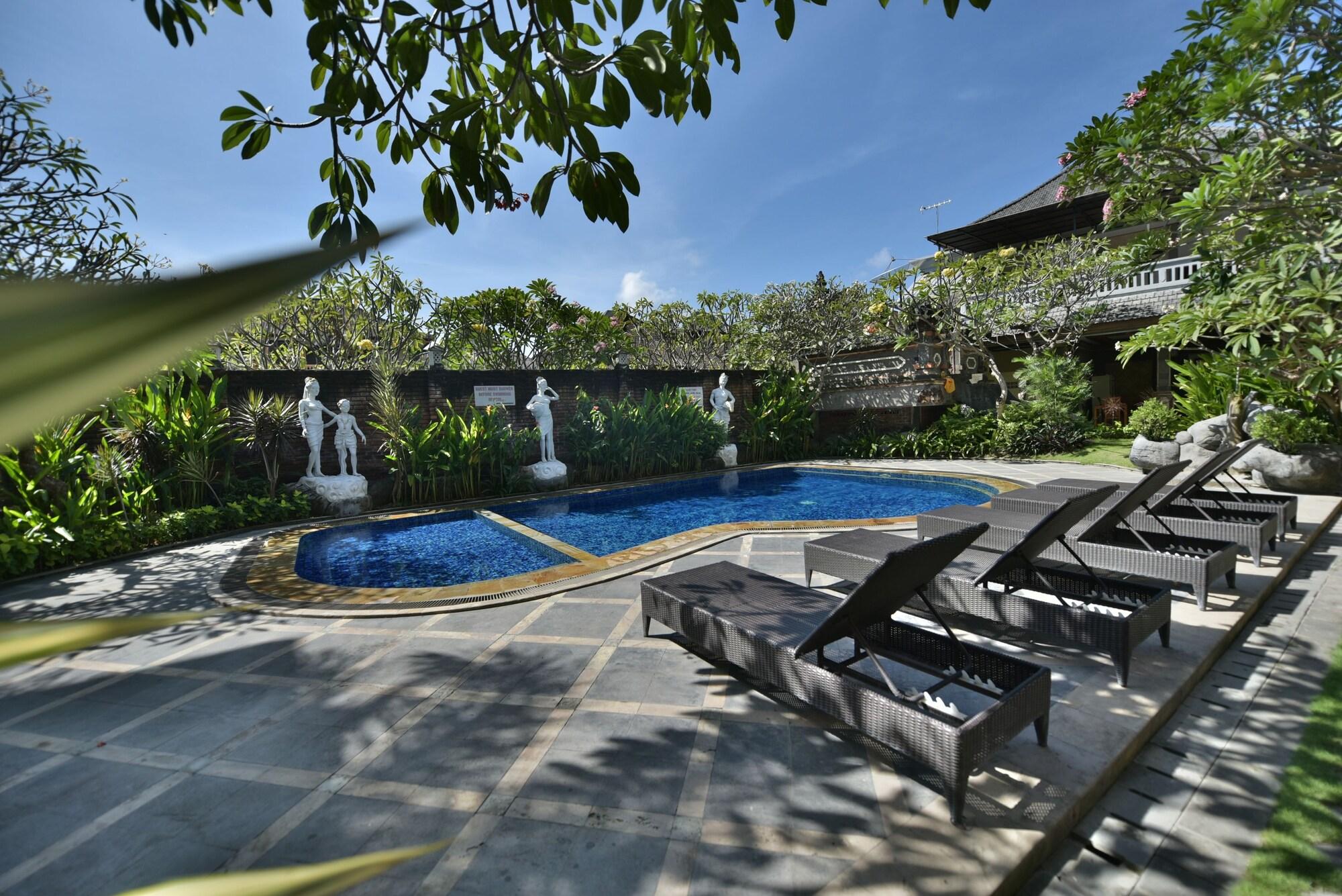 Sandat Hotel Kuta Кута Екстериор снимка