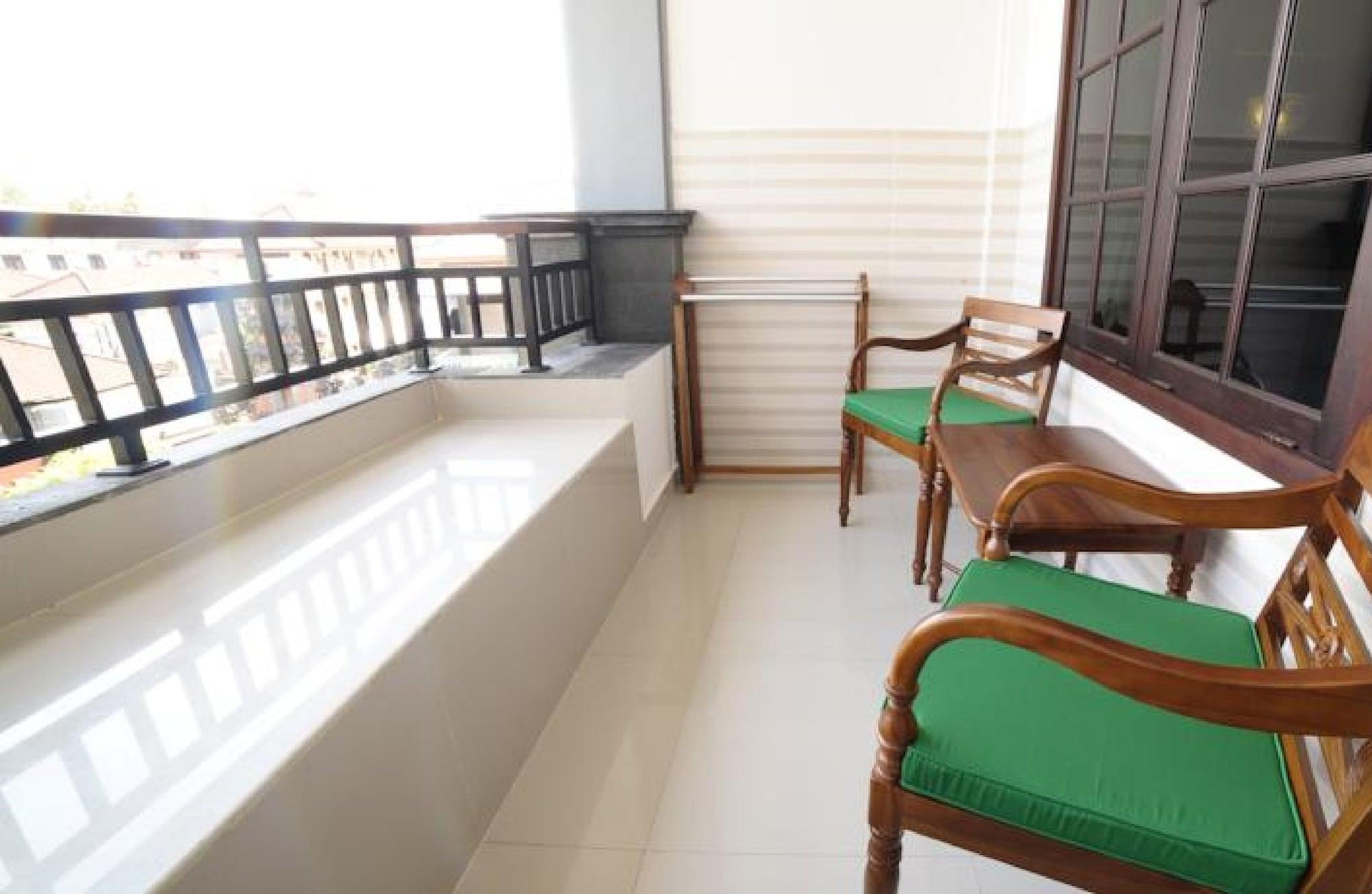 Sandat Hotel Kuta Кута Екстериор снимка