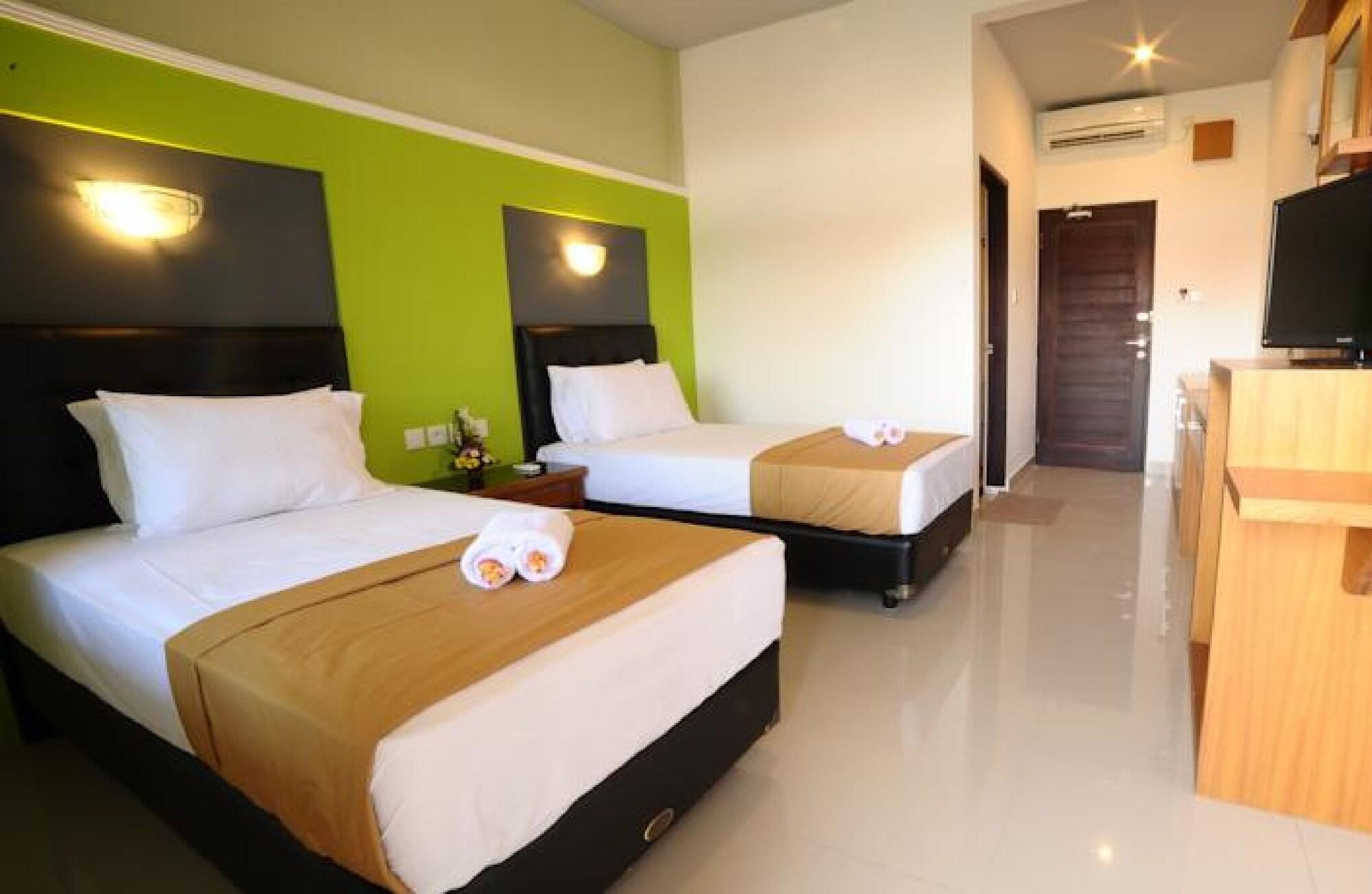 Sandat Hotel Kuta Кута Екстериор снимка