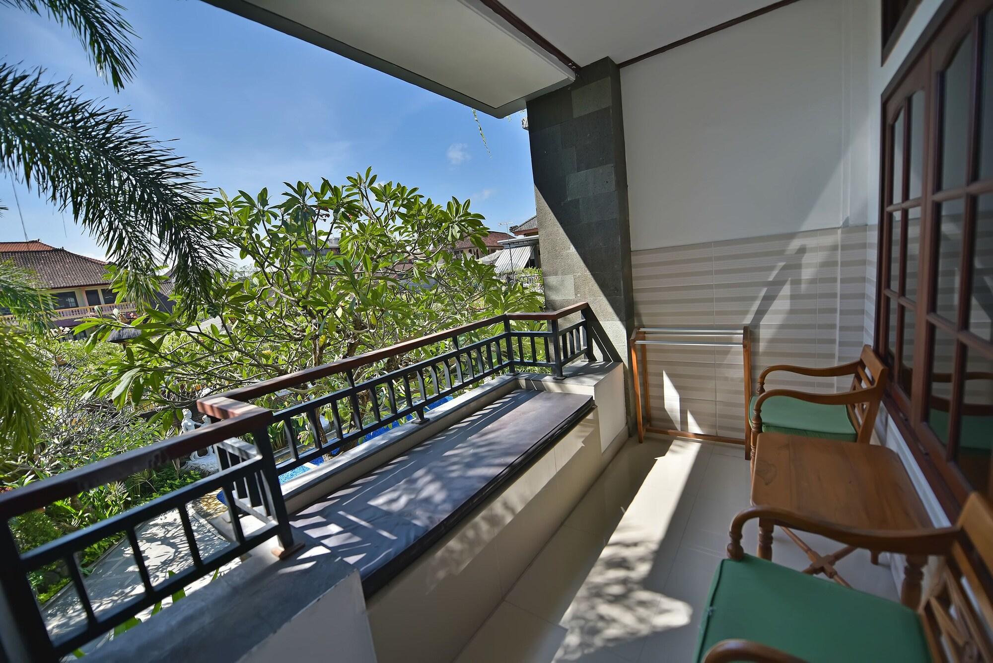 Sandat Hotel Kuta Кута Екстериор снимка