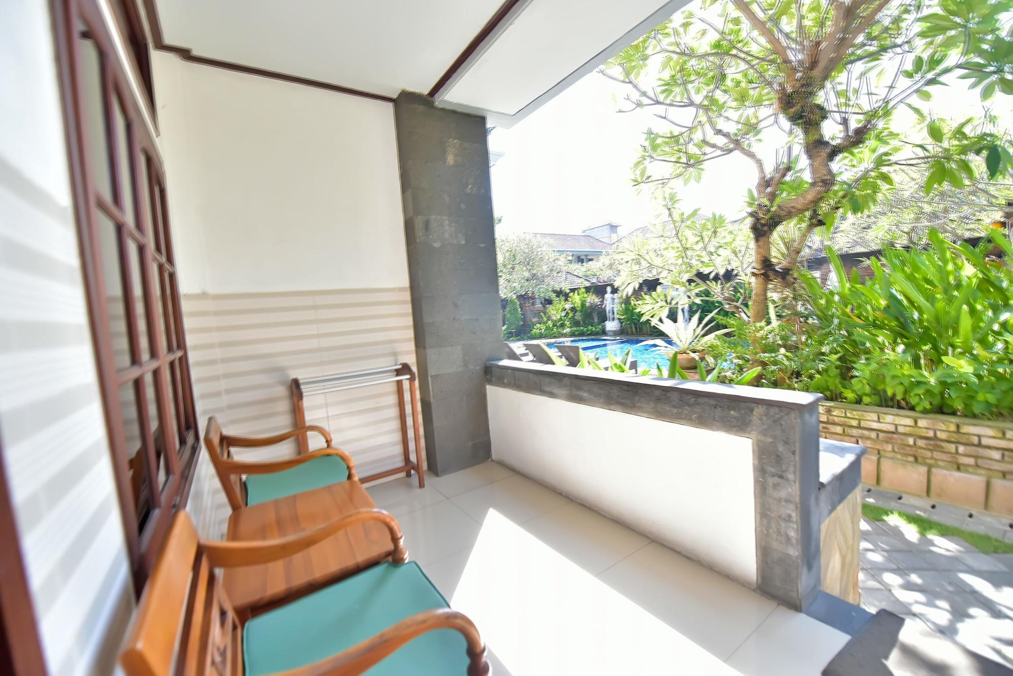 Sandat Hotel Kuta Кута Екстериор снимка