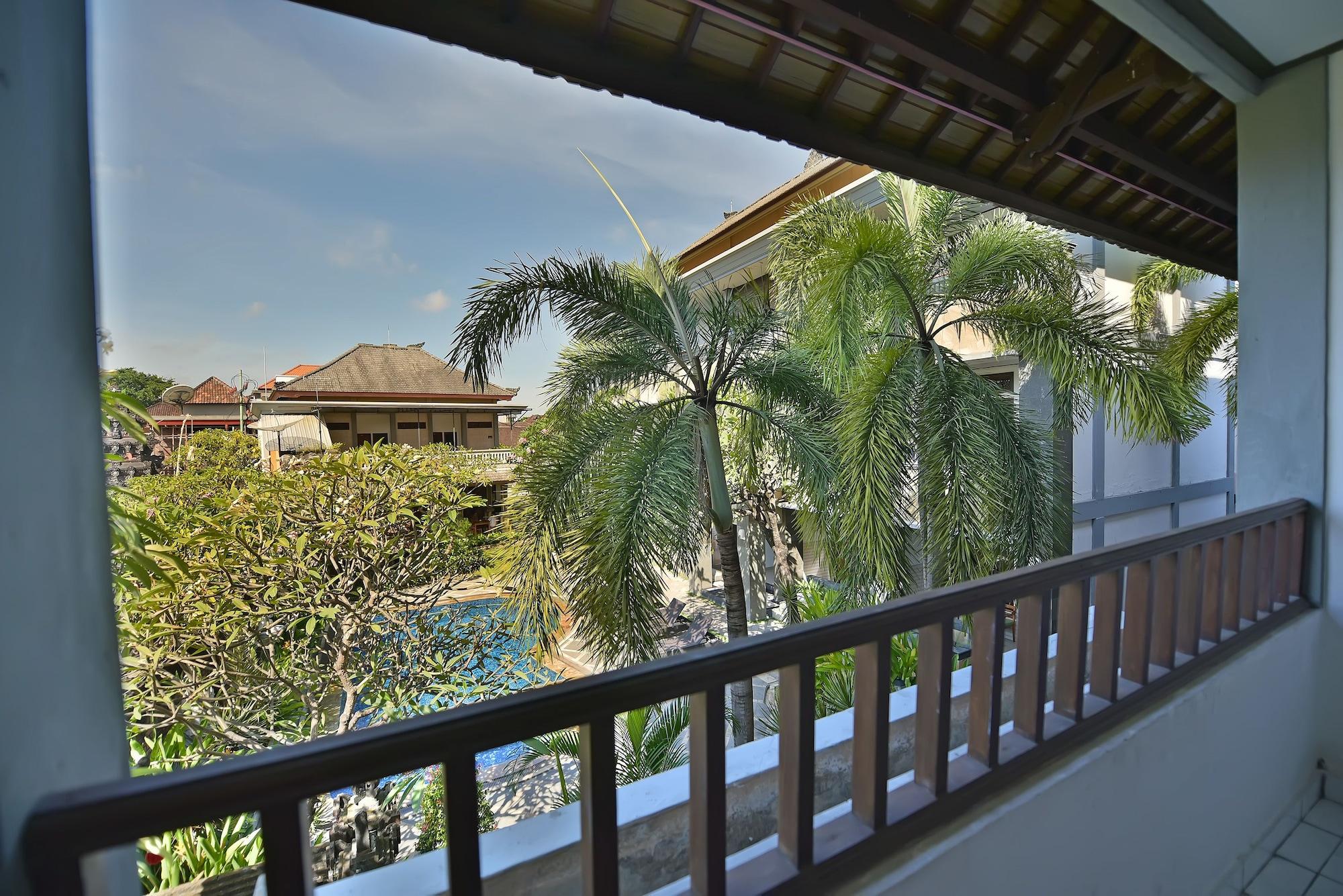 Sandat Hotel Kuta Кута Екстериор снимка