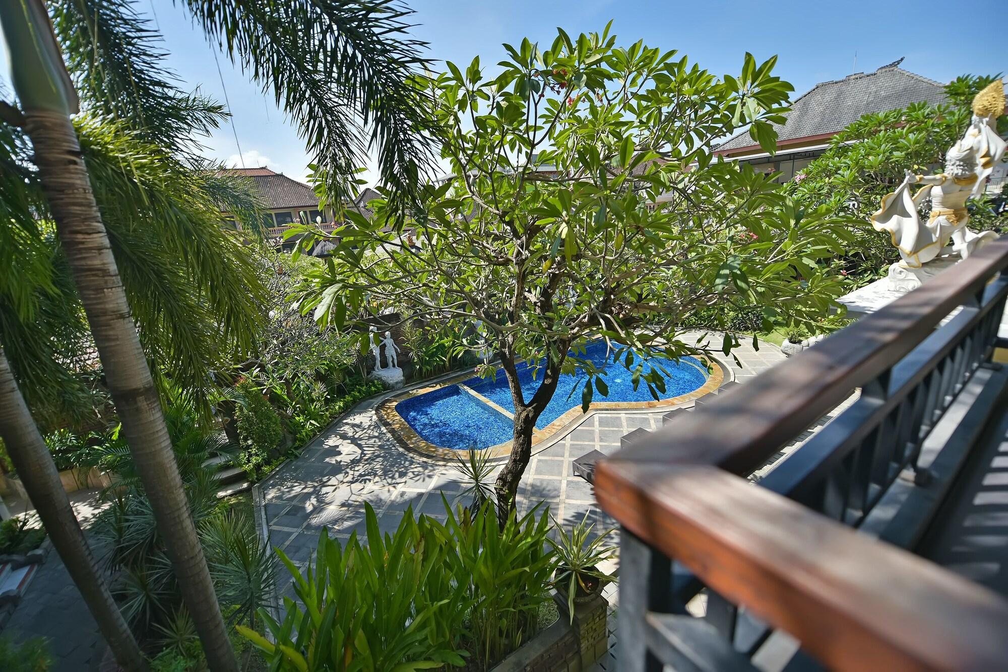 Sandat Hotel Kuta Кута Екстериор снимка
