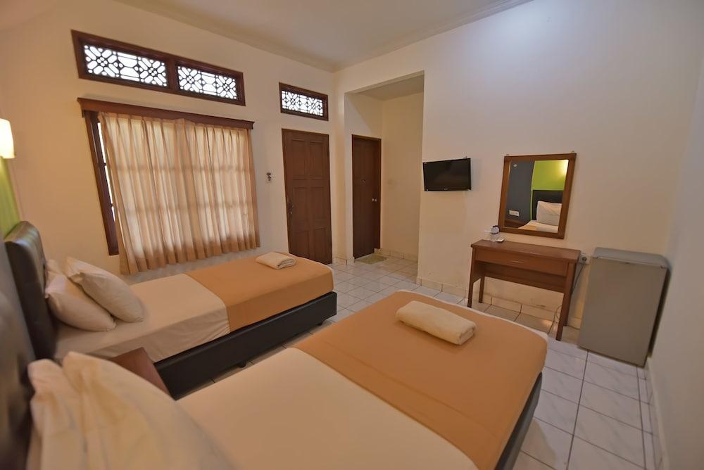 Sandat Hotel Kuta Кута Екстериор снимка