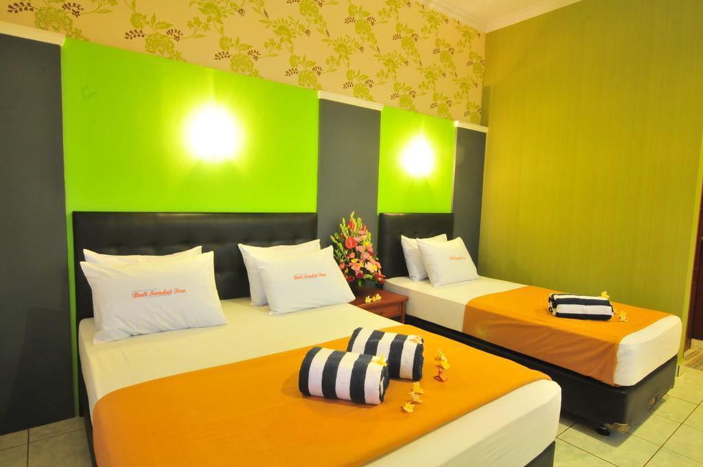 Sandat Hotel Kuta Кута Екстериор снимка