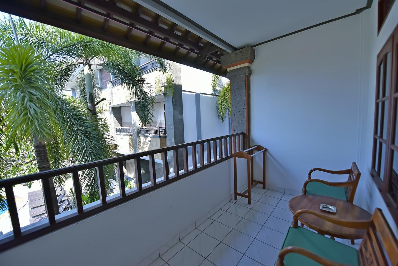 Sandat Hotel Kuta Кута Екстериор снимка