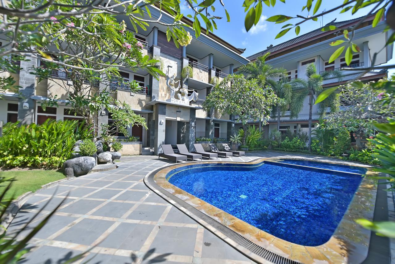 Sandat Hotel Kuta Кута Екстериор снимка