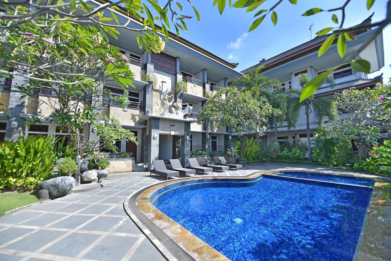 Sandat Hotel Kuta Кута Екстериор снимка