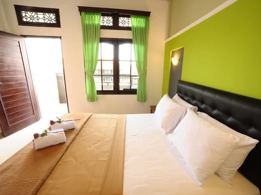 Sandat Hotel Kuta Кута Екстериор снимка
