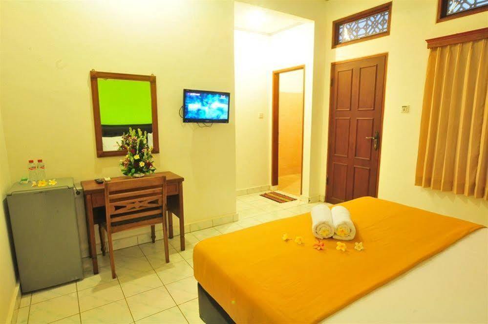 Sandat Hotel Kuta Кута Екстериор снимка