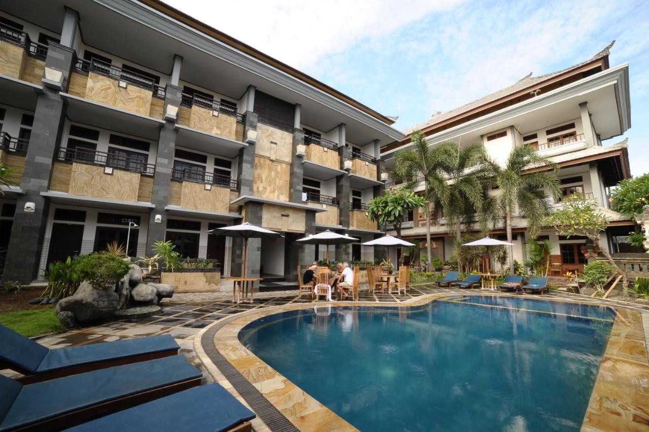 Sandat Hotel Kuta Кута Екстериор снимка