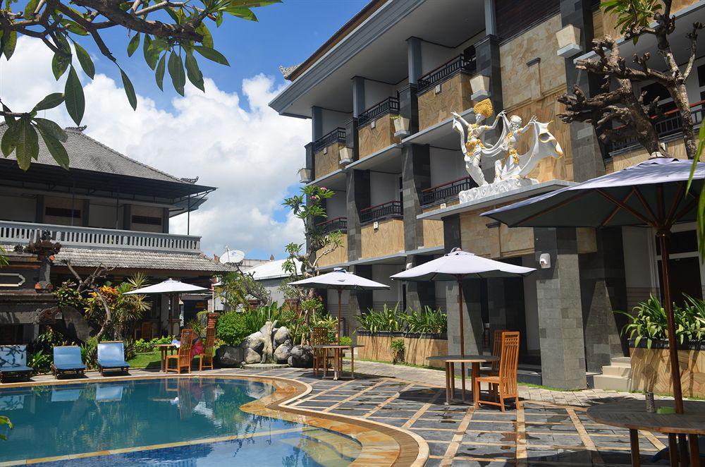 Sandat Hotel Kuta Кута Екстериор снимка